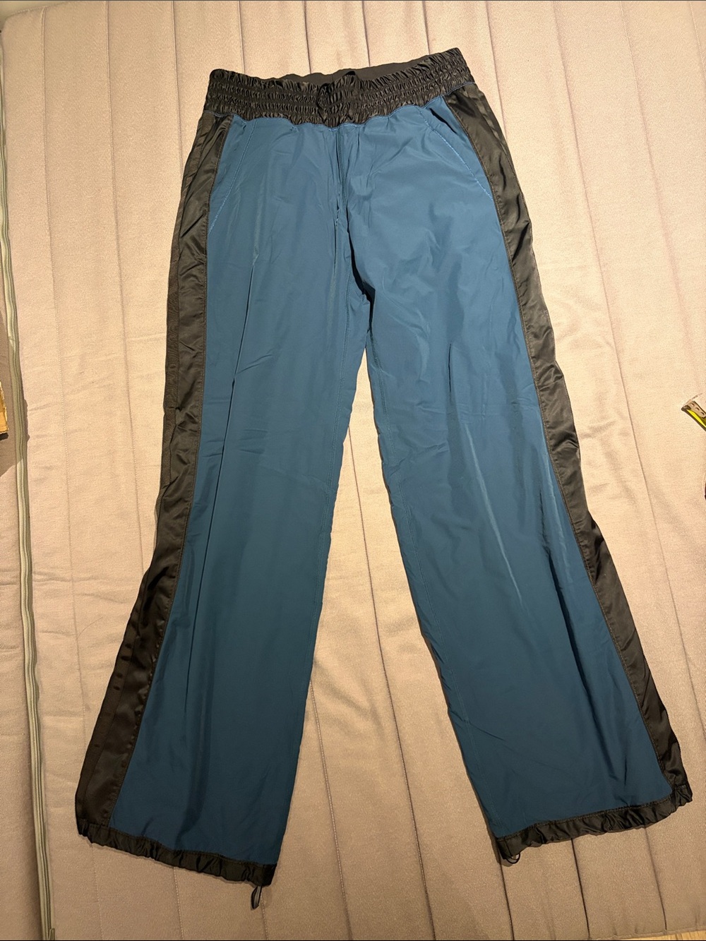 Lululemon Run: Right Round Pant, size 6